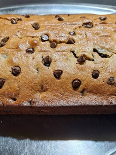 Una foto de Budín de banana, pasas y ciruelas sin manteca
