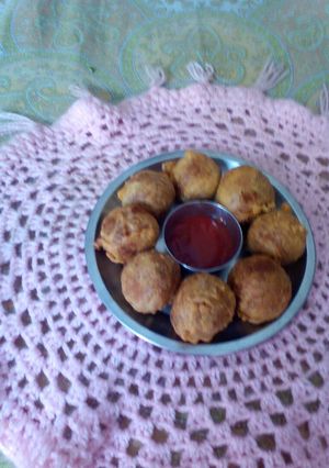 A picture of Batata vada.