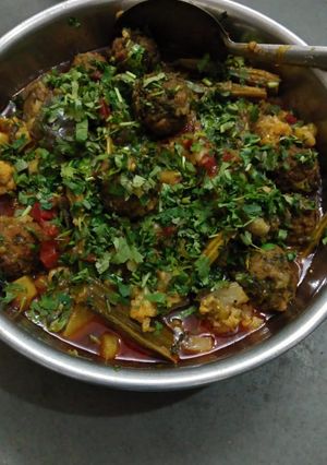 ઊંધિયું (Undhiyu Recipe in Gujarati) રેસીપી મુખ્ય ફોટો
