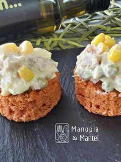 Foto principal de Canapés de pan de piquillos con ensalada de atún en GME, F y G y tradicional