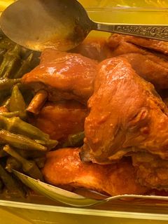 عکسی از دستور خورشت بامیه با مرغ