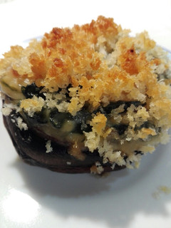 Una foto de Champiñones portobello rellenos con bechamel de espinacas