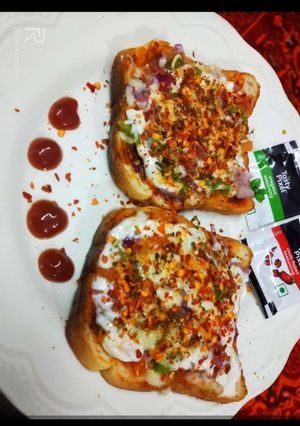 चिल्ली चीज टोस्ट(chilli cheese toast recipe in hindi) रेसिपी मुख्य फोटो