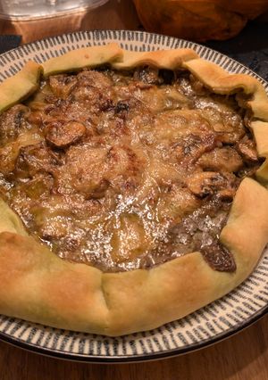 Une photo de Tarte rustique champignons comté