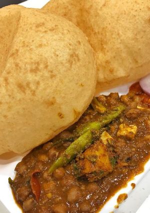 A picture of Chole bhature.