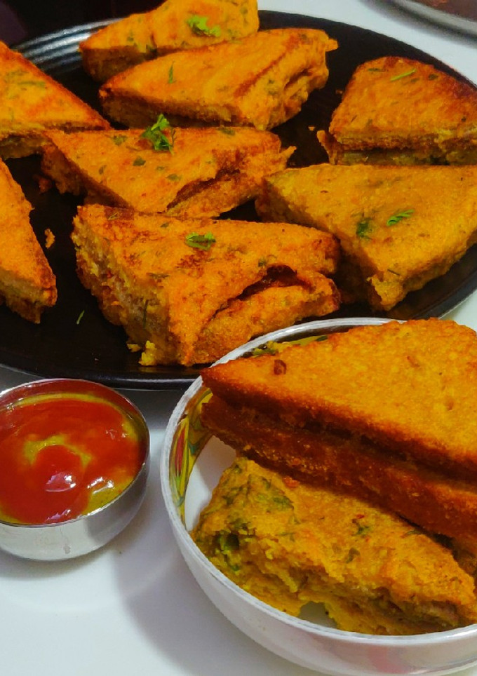 स्टफ्ड ब्रेड पकौड़ा (stuff bread pakoda recipe in Hindi) रेसिपी मुख्य फोटो
