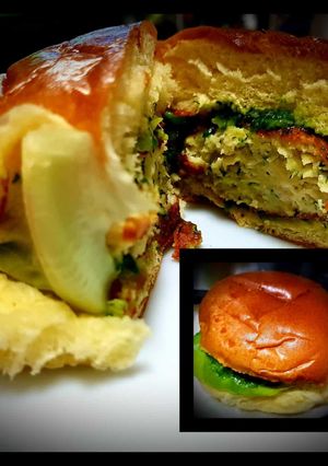 A picture of Chicken Burger with Creamy Spinach Sauce.