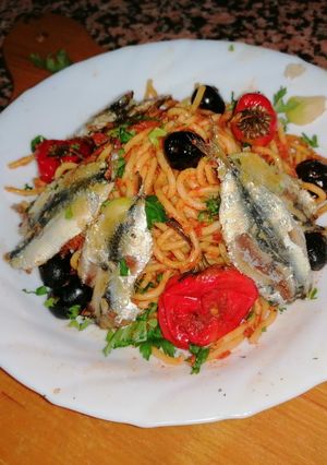 Une photo de Spaghetti aux Sardine, olive noire