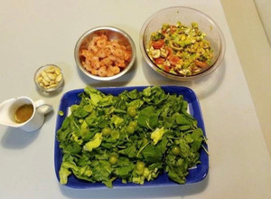 Una foto de Ensalada mango rúcula