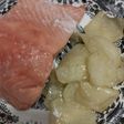 Salmón al horno con patatas panaderas