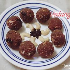 A picture of Chocolate Ladoos.