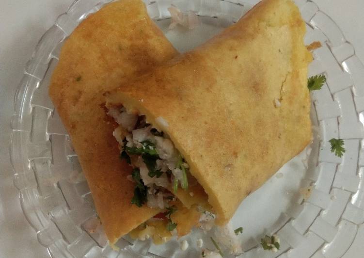 Paneer stuffed moong dal chilla