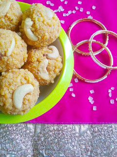 திருப்பதி லட்டு (Thirupathi laddo recipe in tamil) செய்முறை முக்கிய புகைப்படம்