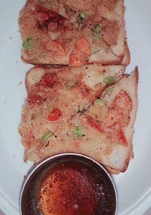 वेज सूजी टोस्ट (Veg suji toast recipe in hindi) रेसिपी मुख्य फोटो