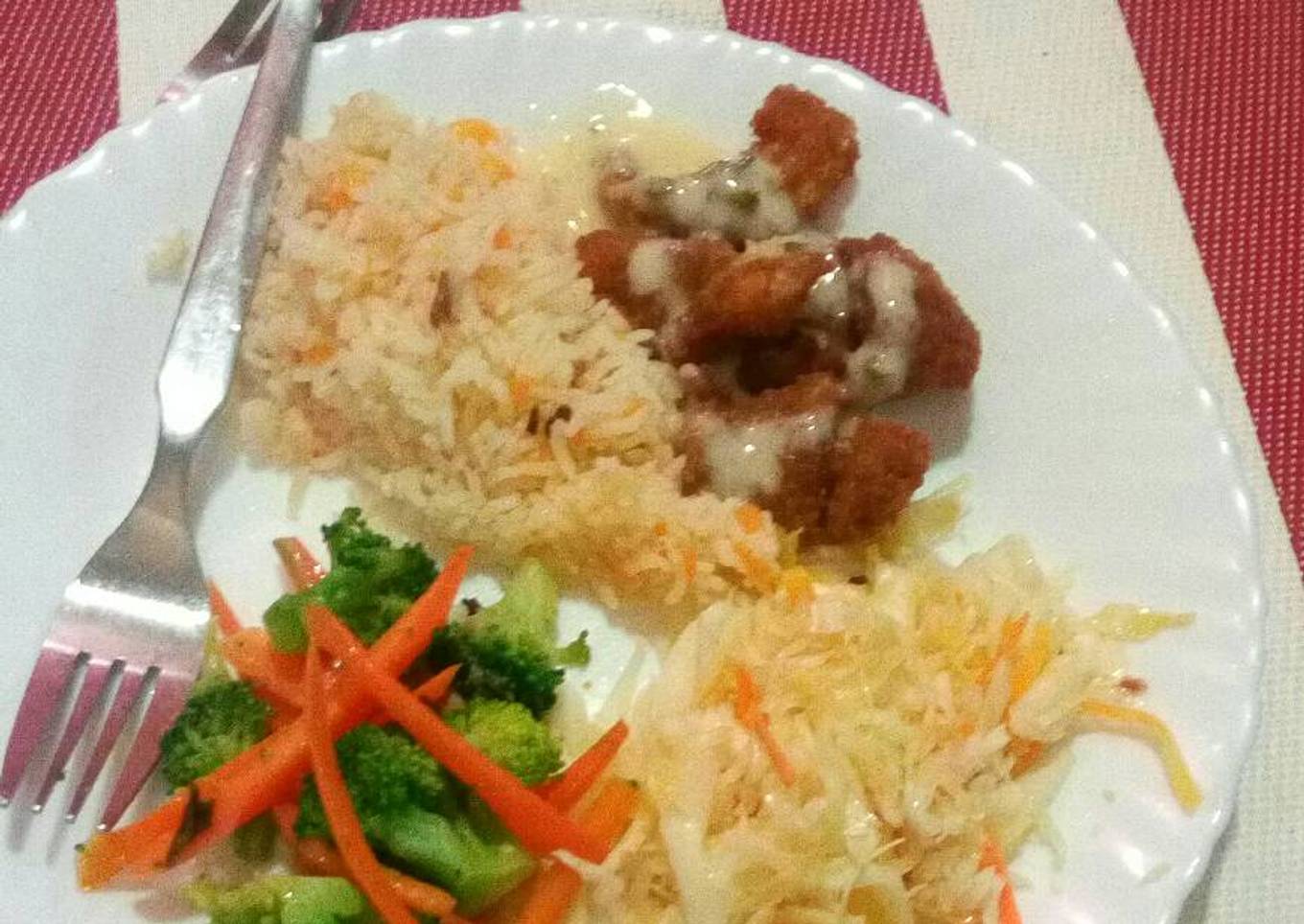 Rice, fish fingers and mixed vegetables