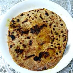A picture of Aloo parantha.