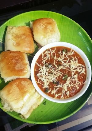 A picture of Street style pav bhaji.