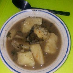 A picture of Porridge white yam with fish.
