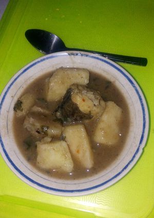 A picture of Porridge white yam with fish.