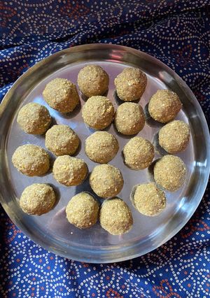 A picture of Moong ladoo.