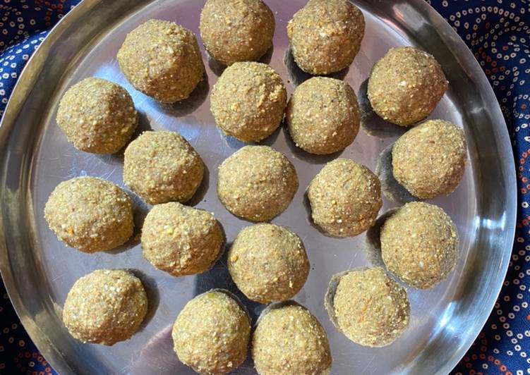 Steps to Prepare Quick Moong ladoo