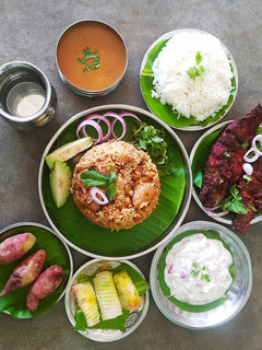 பிரஷர் குக்கர் சிக்கன் பிரியாணி- ஆம்பூர் சிக்கன் பிரியாணி செய்முறை முக்கிய புகைப்படம்