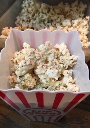 A picture of Italian popcorn seasoning mix.