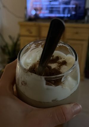 Una foto de Gelatina sabor tiramisú 😍