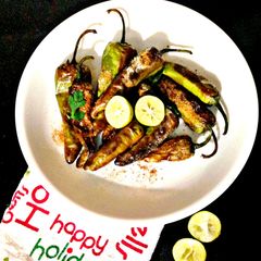 A picture of Fried chillies.