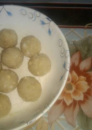 नारियल लड्डू (Coconut laddoo recipe in hindi) रेसिपी मुख्य फोटो