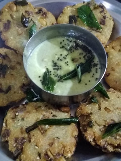 கர்நாடகா ஸ்பெஷல் மதுர் வடா🍽️☕ (Mathur vada recipe in tamil) செய்முறை முக்கிய புகைப்படம்