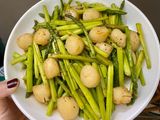 Cồi sò điệp xào măng tây
