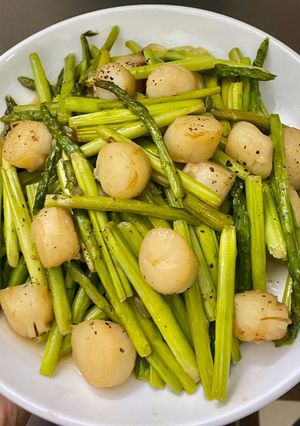 Hình của món Cồi sò điệp xào măng tây.