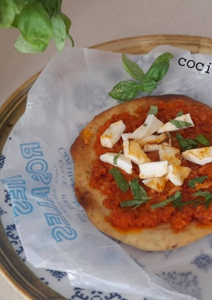 Una foto de Torta Rosales con sobrasada y queso
