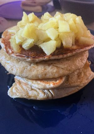 Une photo de Pancakes et pommes caramélisées