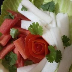 A picture of Fresh green salad.