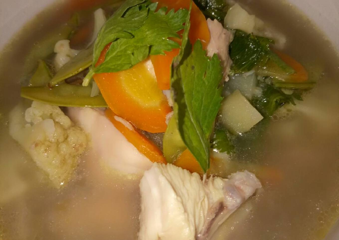 Sop ayam pala
