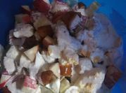Una foto de ensalada cuatro quesos