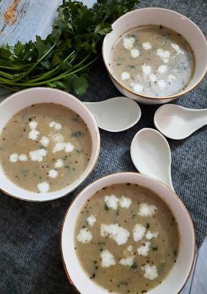 A picture of Creamy mushroom soup.