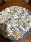 Raviolis rellenos de queso de cabra y miel
