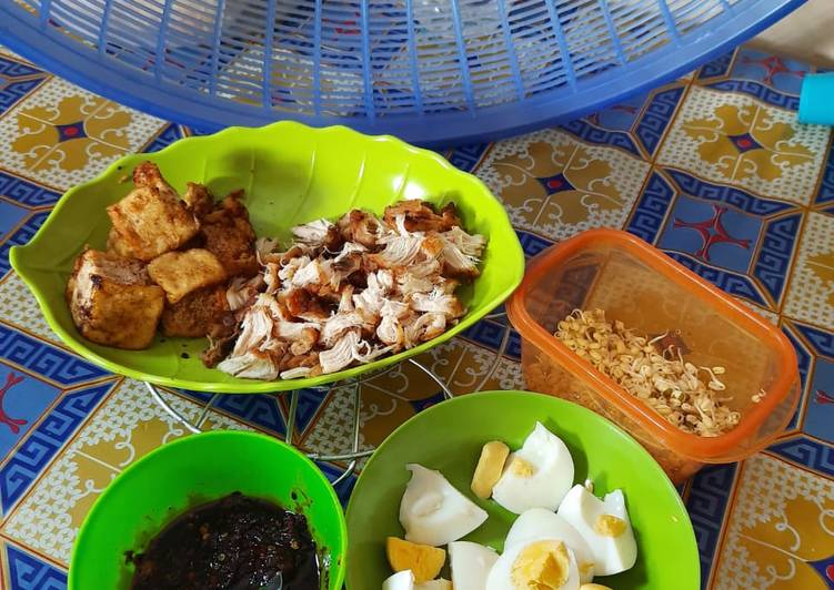 Soto Ayam Lengkap