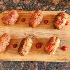 A picture of Beetroot tikki.