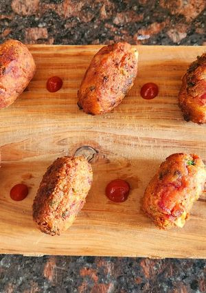 A picture of Beetroot tikki.