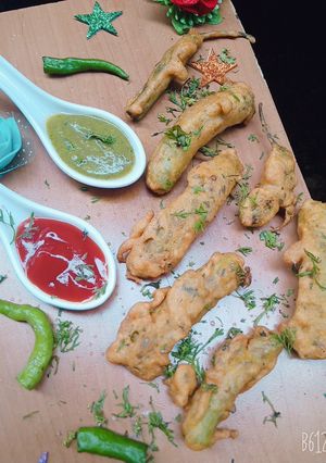 A picture of Green chilli pakoras.