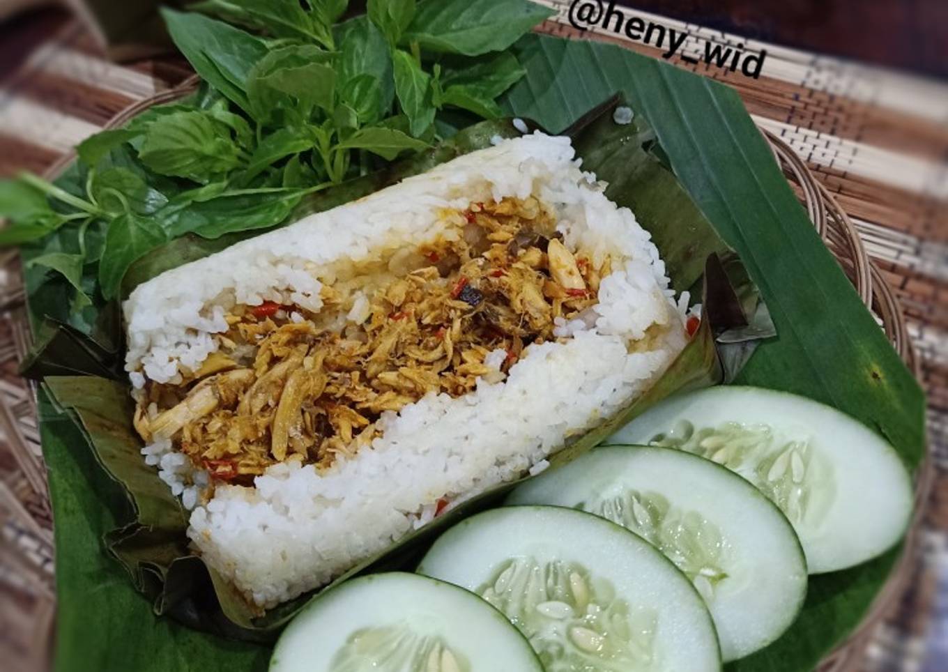 Nasi Bakar Ikan Suwir Pedas