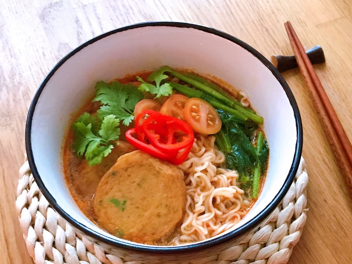Mì Ăn Liền Lẩu Thái Chả Cá