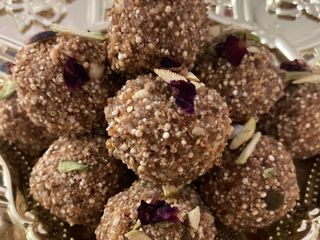 क्विनोआ ड्राईफ़्रूट लड्डू (Quinoa Dry Fruit Ladoo recipe in Hindi)