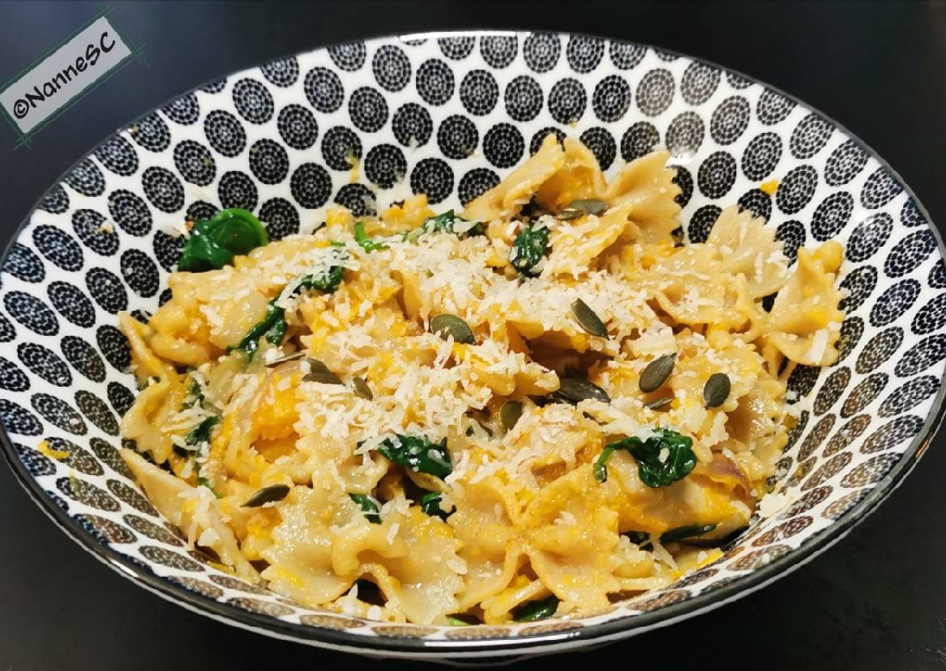 Farfalle au potiron et graines de courge