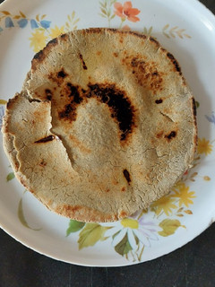 બાજરી લોટ ના રોટલા (Millet Flour Rotla Recipe In Gujarati) રેસીપી મુખ્ય ફોટો