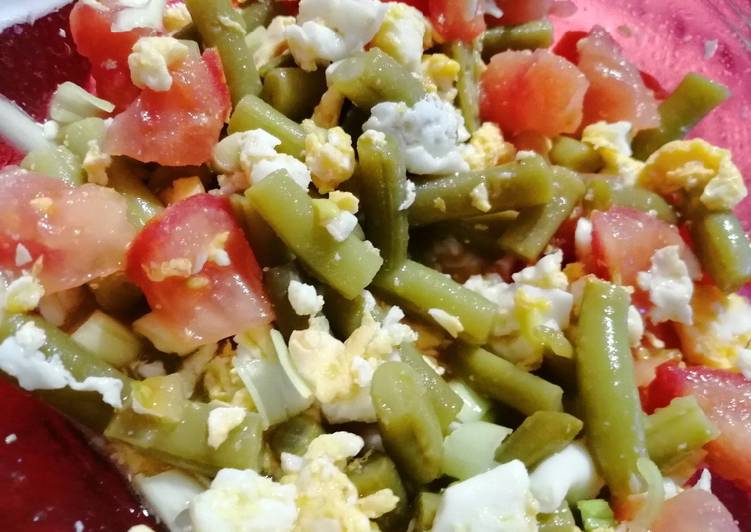 Ensalada templada de judías verdes y ajos frescos